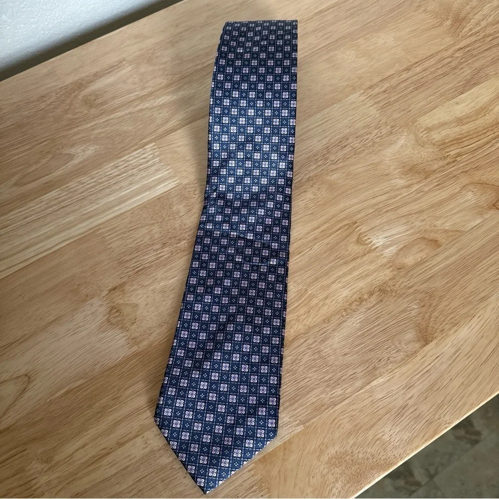 Bloomingdale’s The Men’s Store Navy/purple Floral Pattern Neck Tie